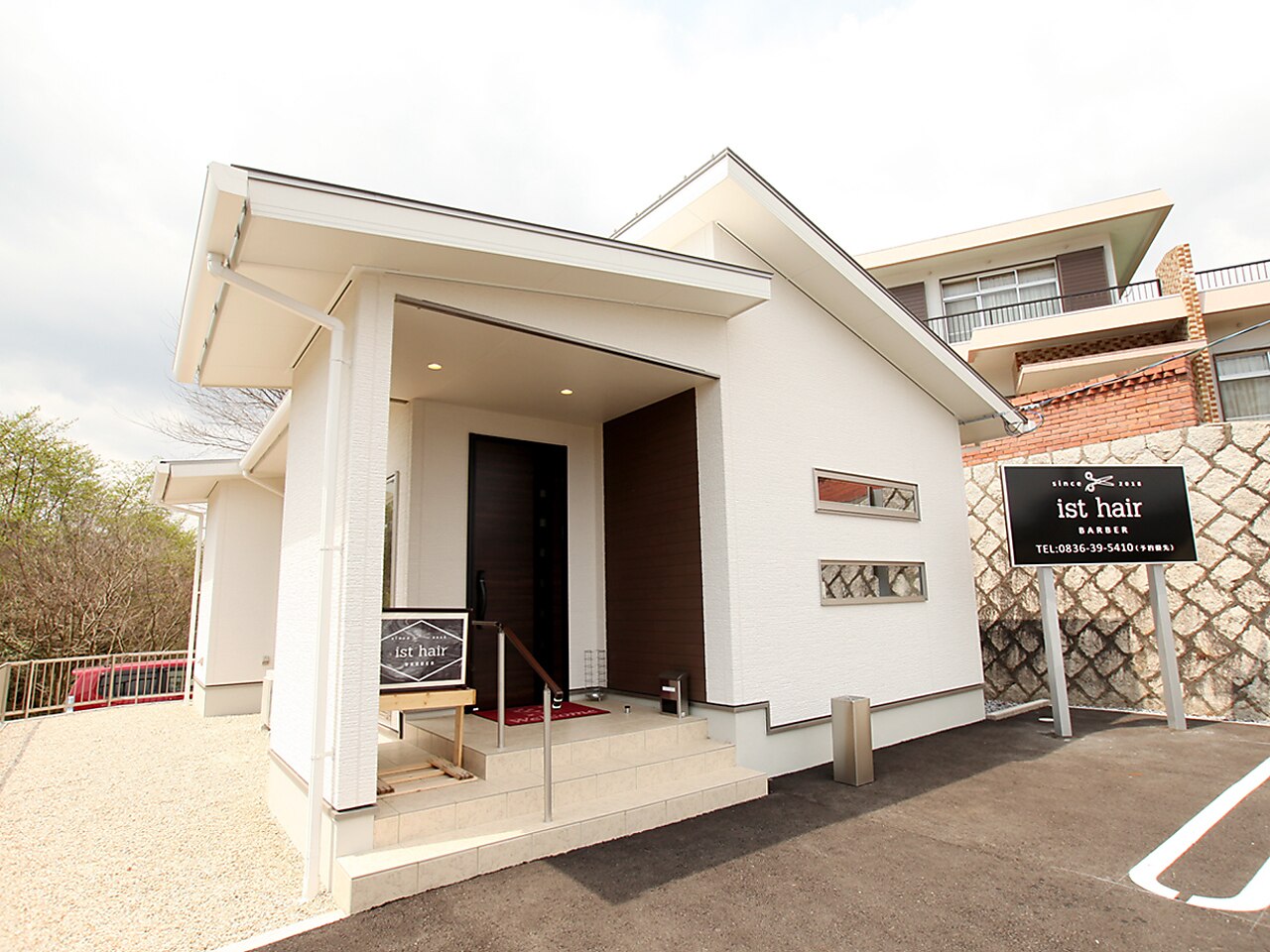 店前の駐車場